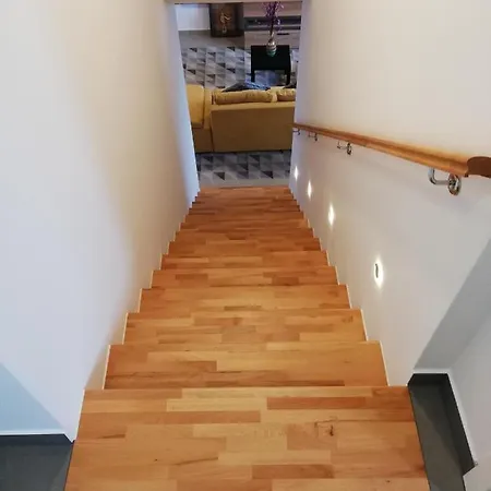 Nimaro Apartman, Okrug Gornji