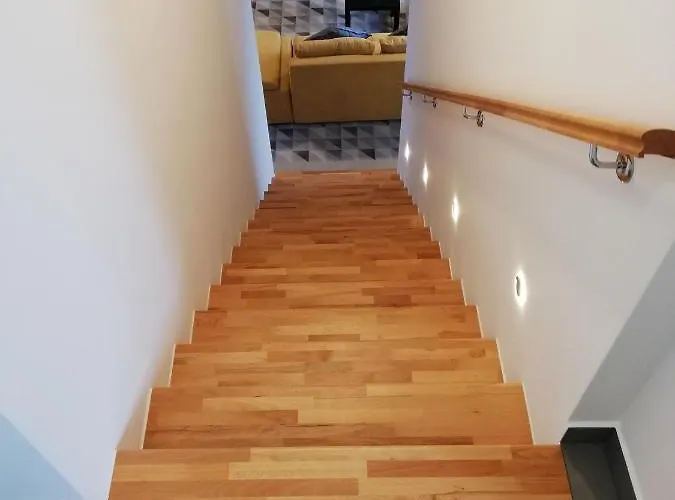 Nimaro Apartman, Okrug Gornji